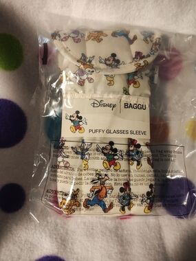 BAGGU Puffy Glasses Sleeve - Cream with Multicolor Disney Characters